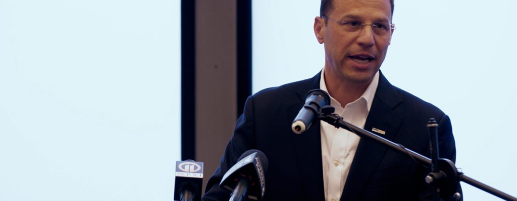 UMD_LC3_LongPlay_Grading_01e_Rec709_g24_Stereo_MIXv3_ProRes_200930_LightBender.mov.02_29_06_22.Still048